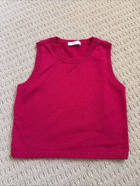 Sleeveless Crewneck Knit Vest in Fuchsia